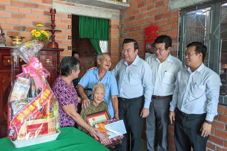 Trưởng Ban Nội chính Tỉnh ủy Phạm Hùng Thái thăm, chúc tết cán bộ hưu trí, gia đình chính sách ở Trảng Bàng
